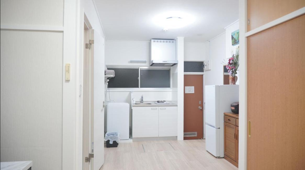 Uhome Tsubame Apartment Tokyo Bagian luar foto